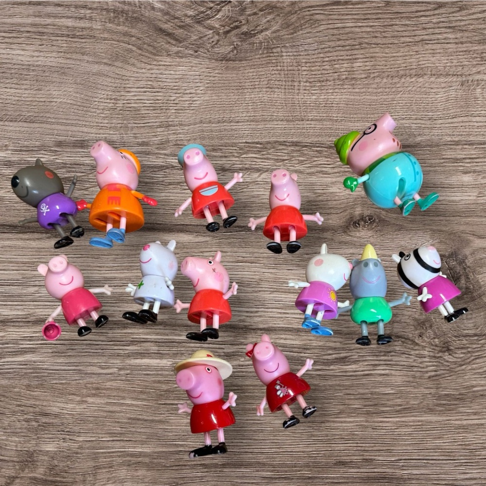 Lot of 13 Peppa Pig Family & Friends Toys Figures - Picture 3 of 6